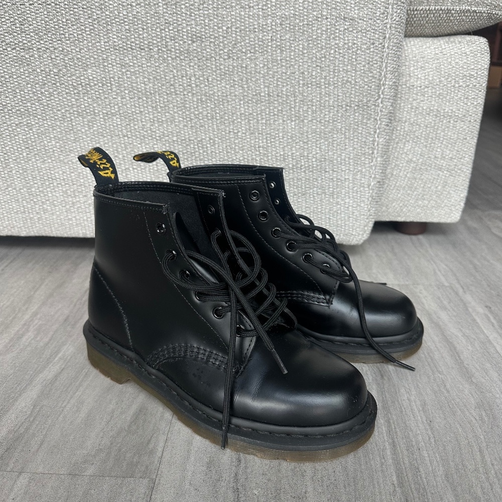 NWOT Dr.Martens boots